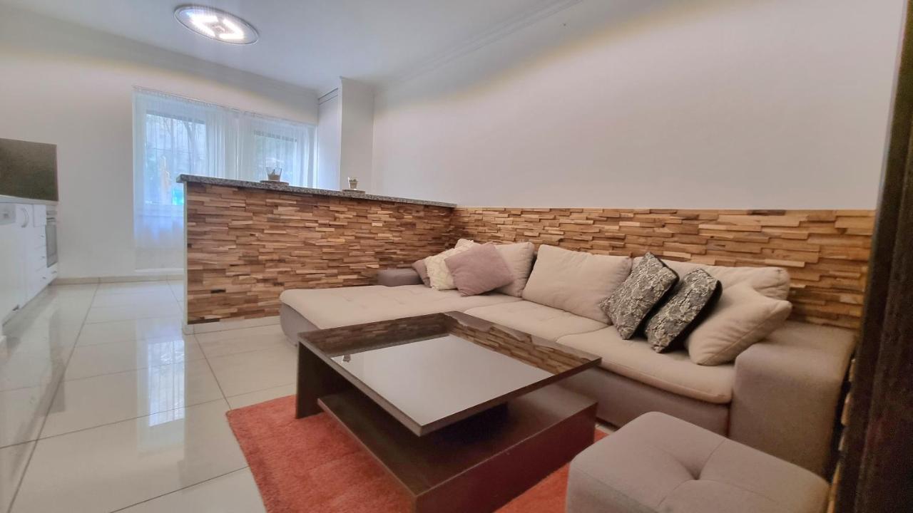 Spacious Apartment In City Center Братислава Экстерьер фото