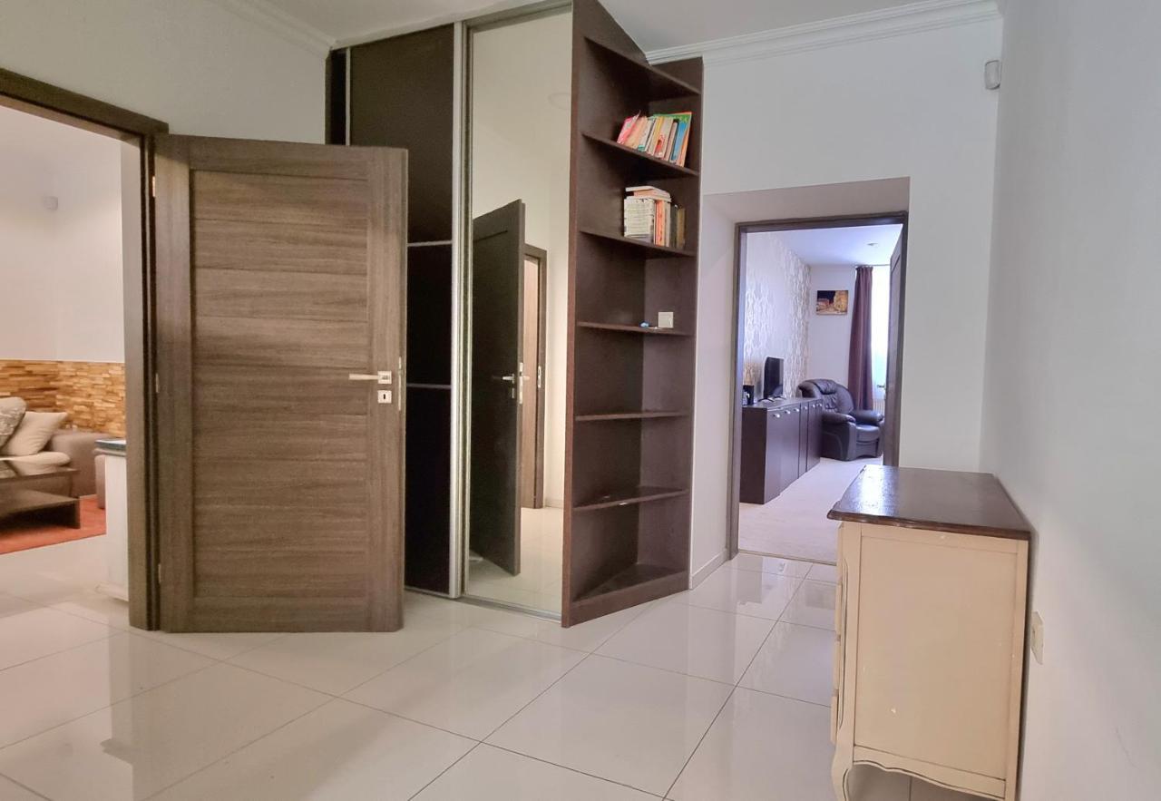 Spacious Apartment In City Center Братислава Экстерьер фото