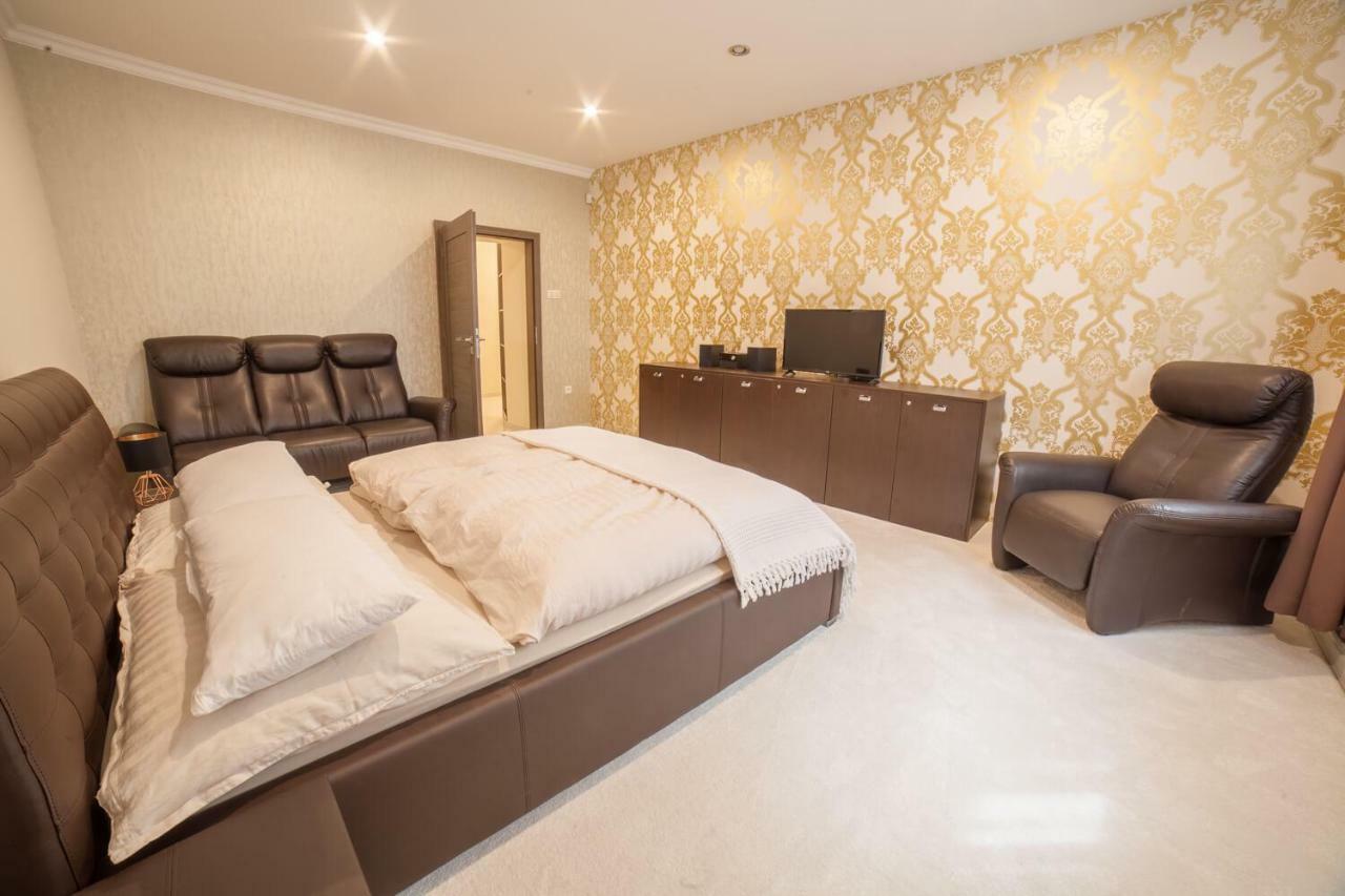 Spacious Apartment In City Center Братислава Экстерьер фото